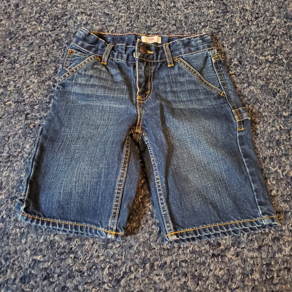 Levi's size 6 shorts